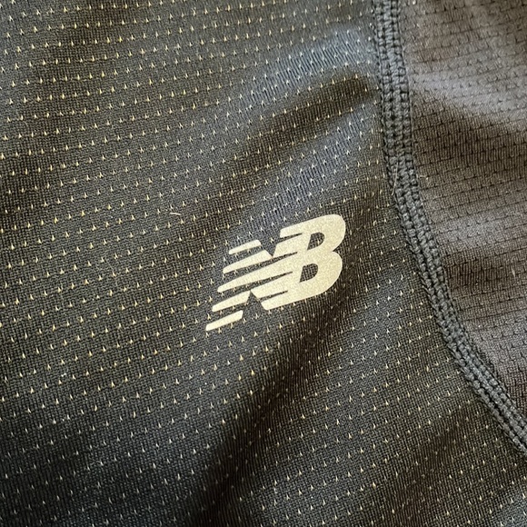 Mens New Balance athletic shirt in medium - Picture 5 of 8